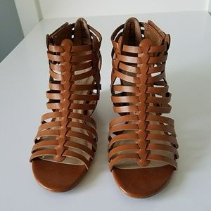 Strappy low heel wedges with easy velcro buckle